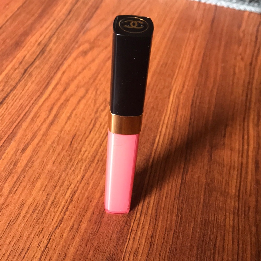 CHANEL Glossimer in Amour 166. Never used!